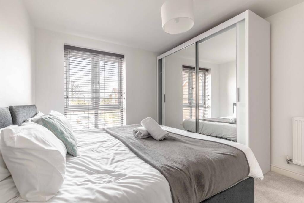 2 Bed & 2 Bath Cosy Apartment Slough- Free Parking Exterior photo